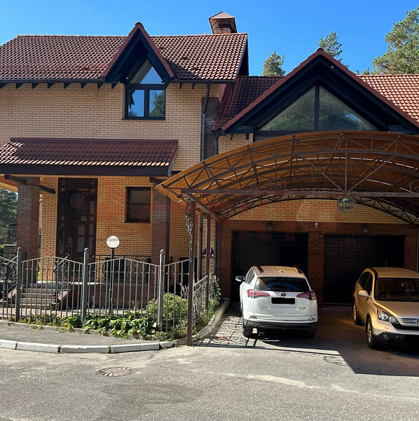 Дом с участком, 483 кв.м.